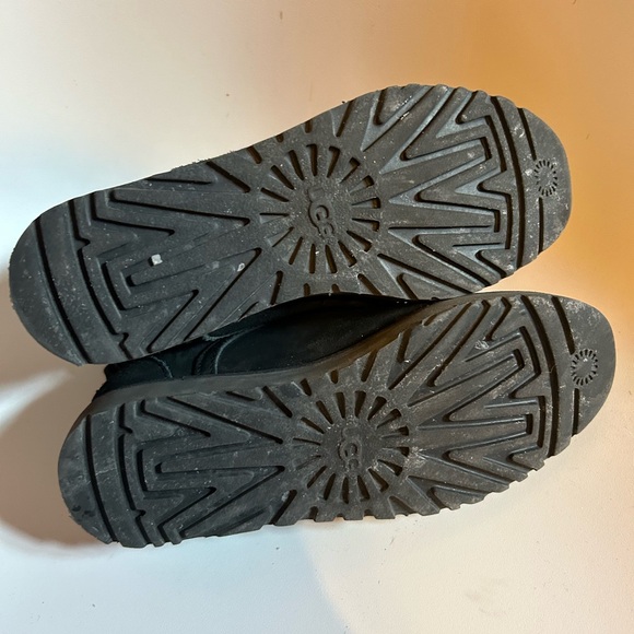UGG black shoes - Picture 5 of 5